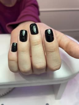 Маникюр, педикюр 