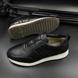 Мужской кроссовки 