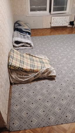 Комнатага Бир бала алам.